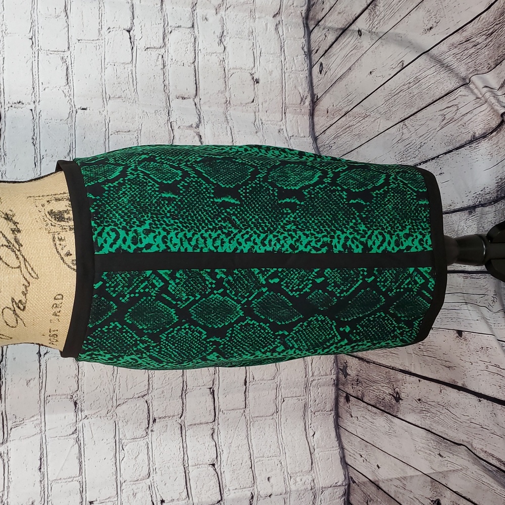 Juicy Couture Emerald Green Snakeskin Print Skirt Size 8 EUC